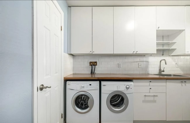 Building Photo - 8023 Wolff St