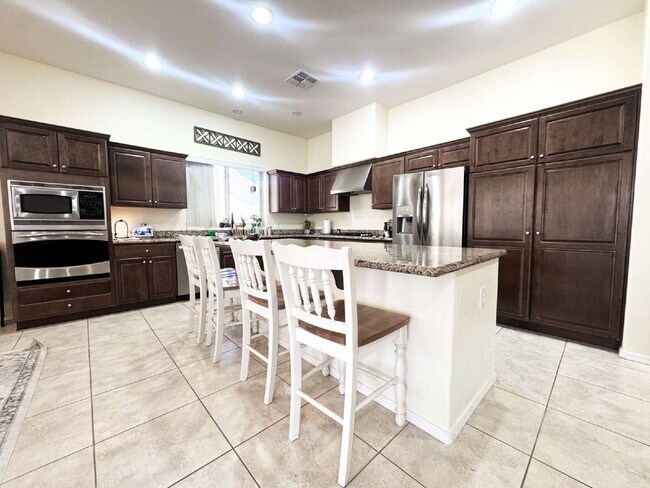 Building Photo - Stunning 4-Bed, 3-Bath Home in Sierra Montana