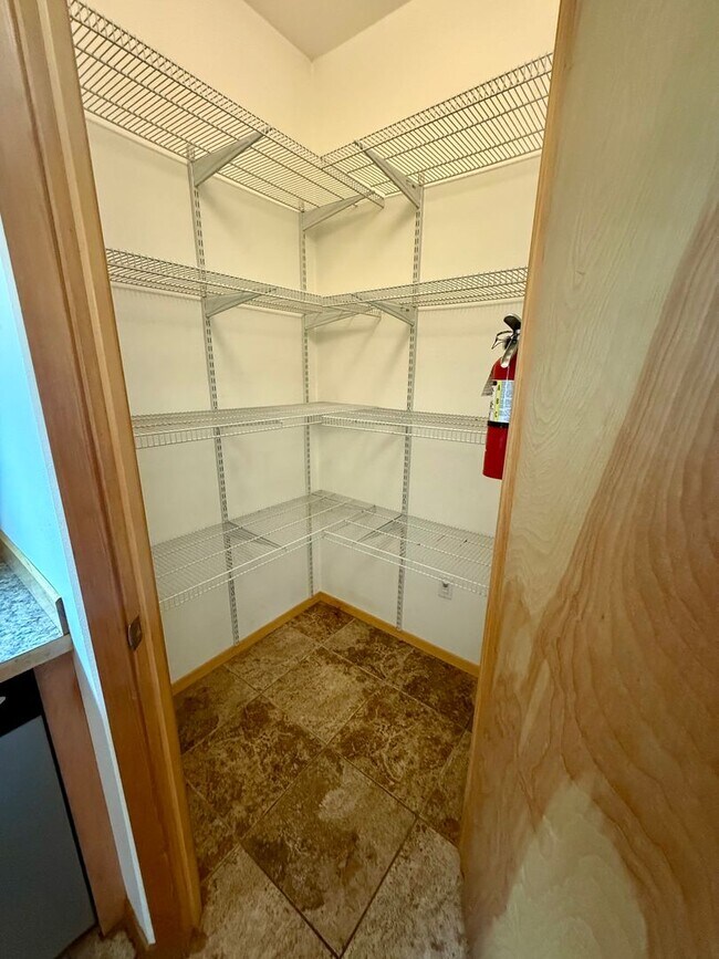Building Photo - 2175 Chateau Ct