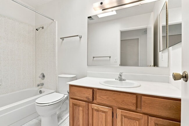 Building Photo - 745 Cedar Dr