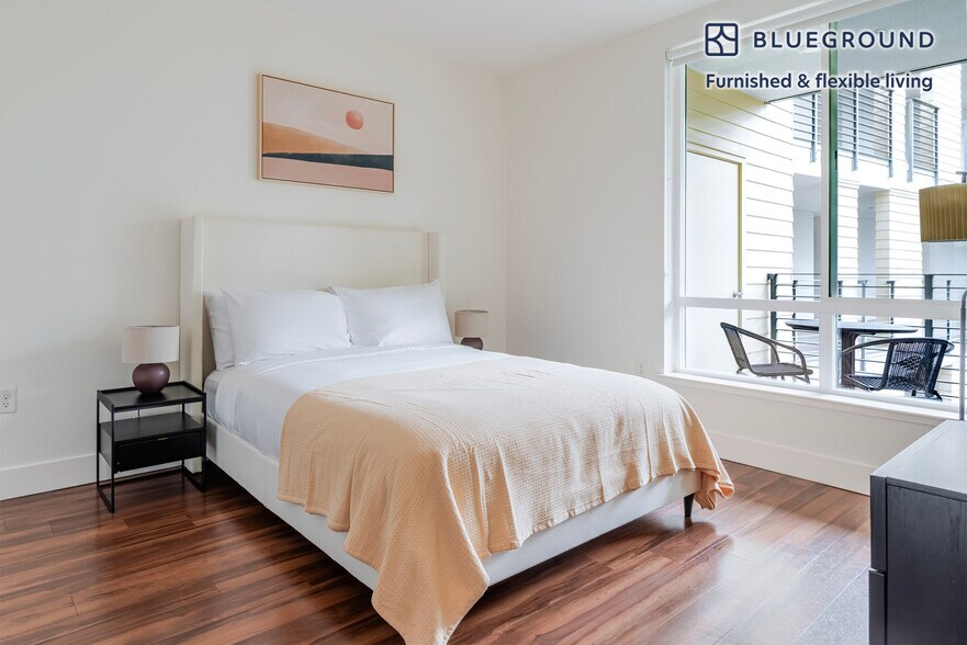 Building Photo - 388 E Evelyn Ave