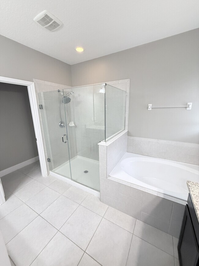 Building Photo - 8025 Navel Orange Ln