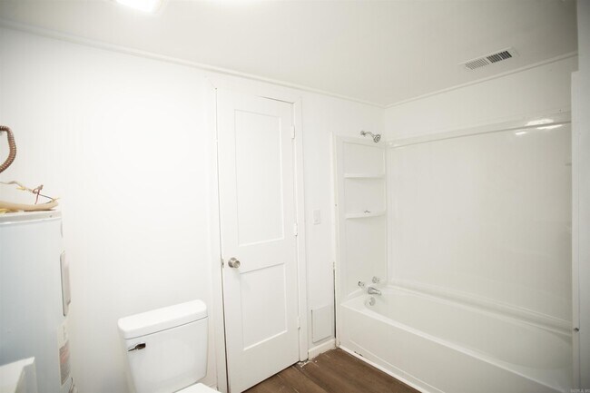 Building Photo - 13118 Old River Dr