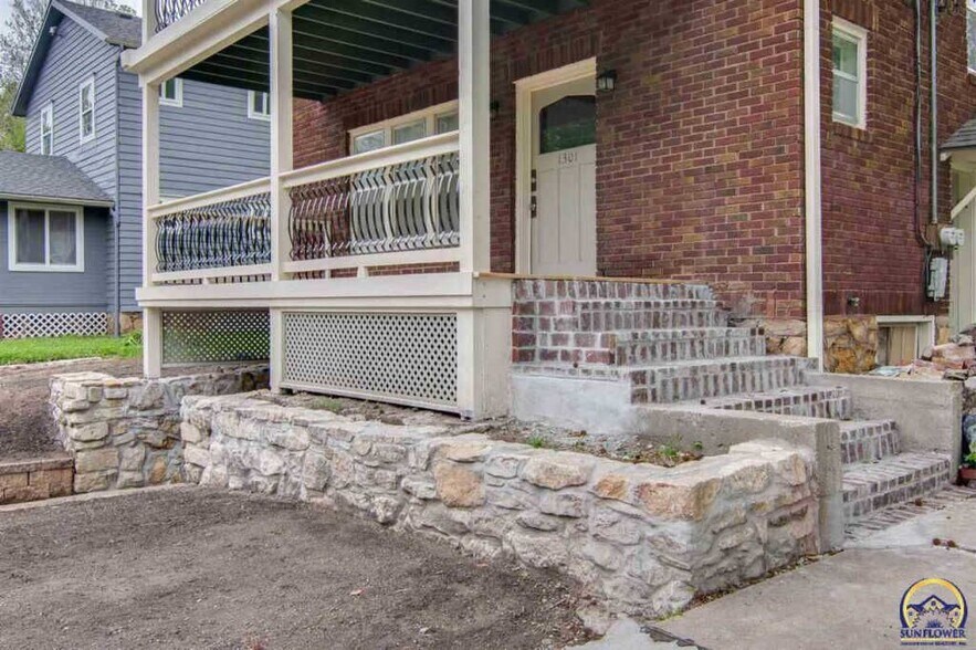 Building Photo - 1301 SW Clay St