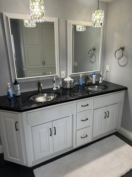 Building Photo - 2870 Brook Hills Dr