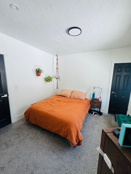Bedroom 1 - 116 30th St