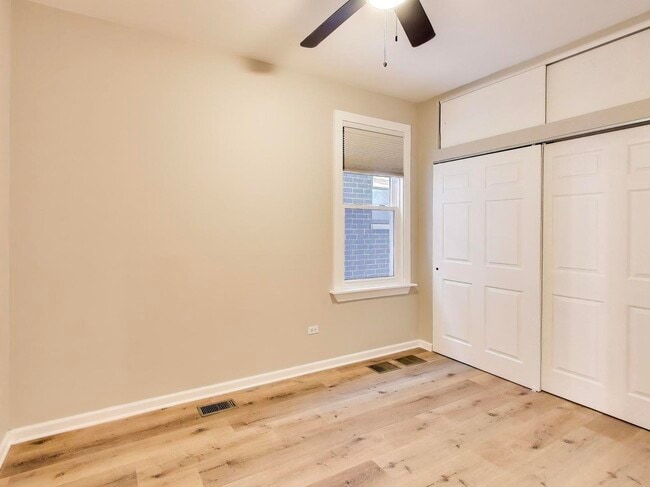 Building Photo - 4213 W Roscoe St