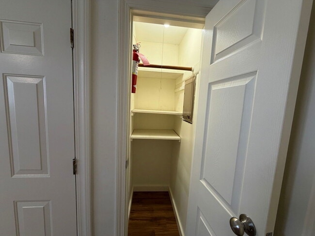 Building Photo - 12 Renarl Ave