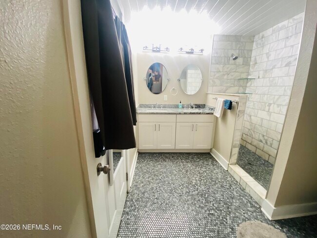 Building Photo - 4808 Lawnview St