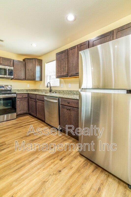 Building Photo - 910 Warrior Hill Dr