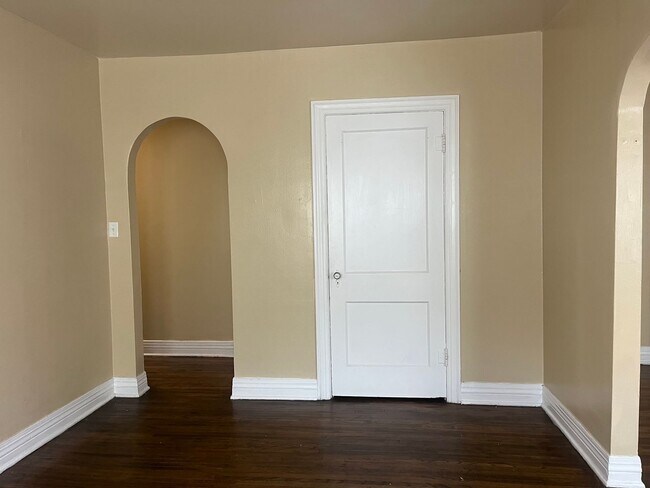 Building Photo - Charming 1 bed 1 bath 1930's bungalow in Midtown!