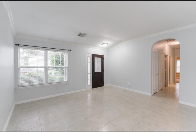 Building Photo - 3223 Legends Creek Dr