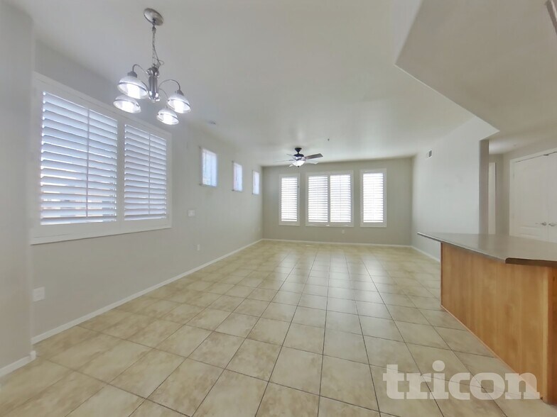 Building Photo - 16825 N 14th St