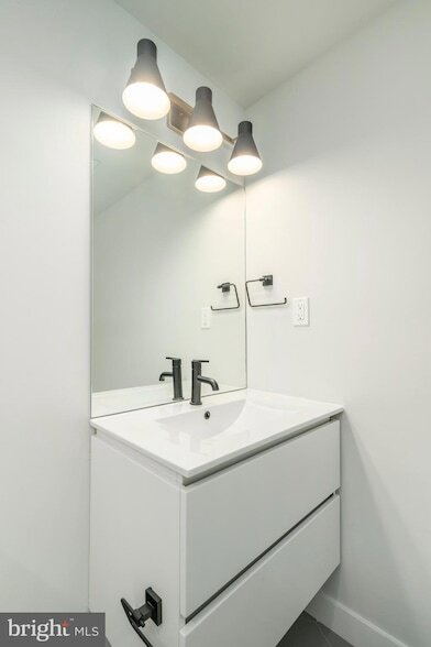 Building Photo - 1102 Germantown Ave