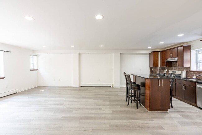 Building Photo - 198 Stuyvesant Ave
