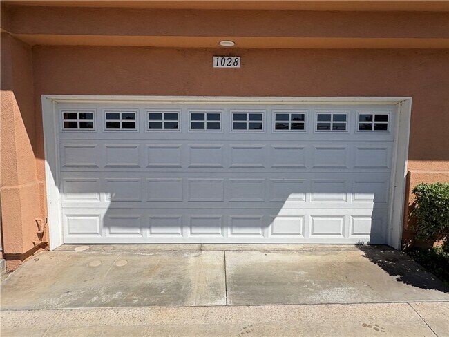 Building Photo - 1028 S Rossano Way