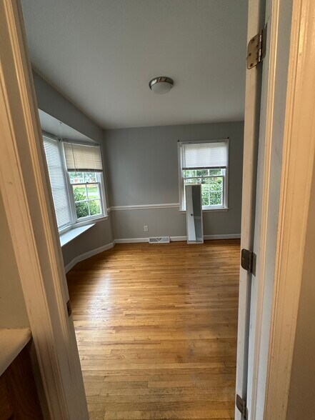 Building Photo - 1701 Bonnie Ln