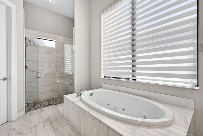 Building Photo - 2600 NW 69th St