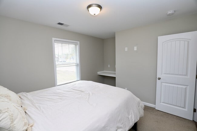 Building Photo - 3185 Old York Rd