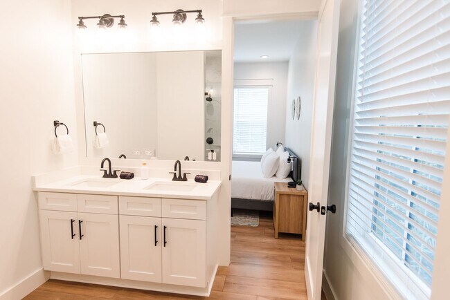 Building Photo - Elegant 4-Bedroom Home in Lakeside at Blue...