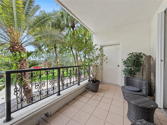 Building Photo - 2124 Fisher Island Dr