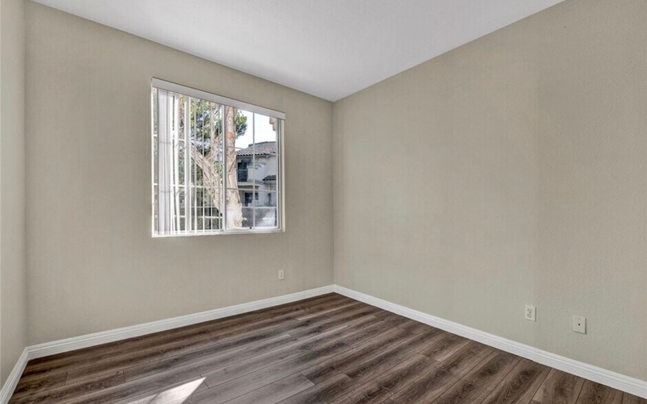 Building Photo - 8028 E Far Canyon Way