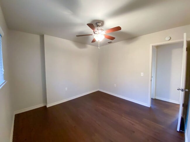 Building Photo - Adorable house on Large LOT 3 Bedroom 2 ba...