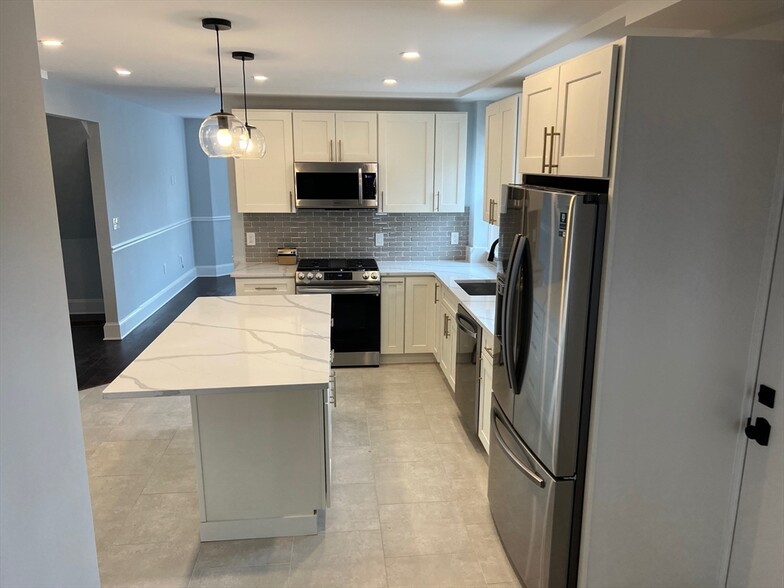 Building Photo - 79 Robert St