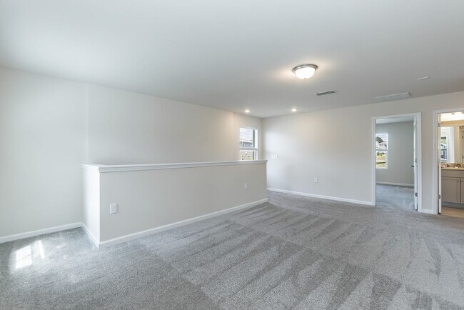 Building Photo - Move In Ready Three Bedroom Home!