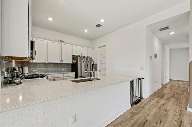Building Photo - 2037 Wilsons Warbler Dr
