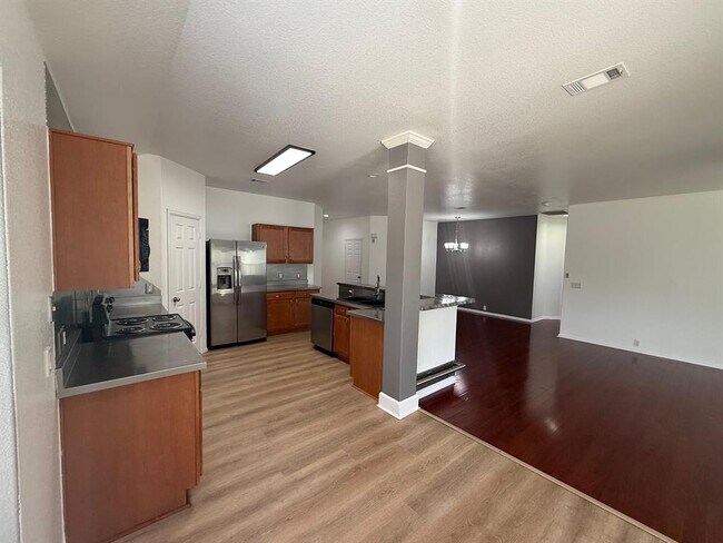 Building Photo - 155 Hoot Owl Ln S