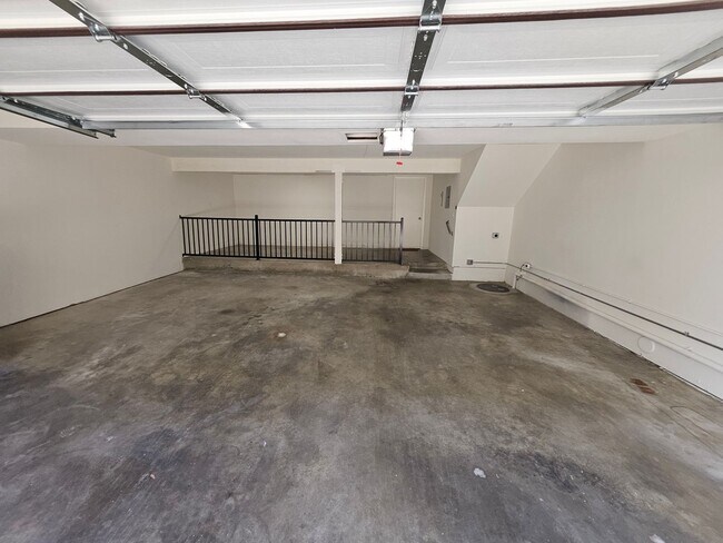 Building Photo - Modern Comfort Meets Convenience — 4-Bedro...
