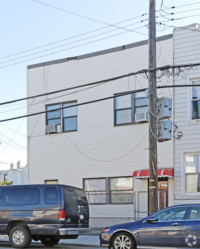Building Photo - 6401 Forest Ave