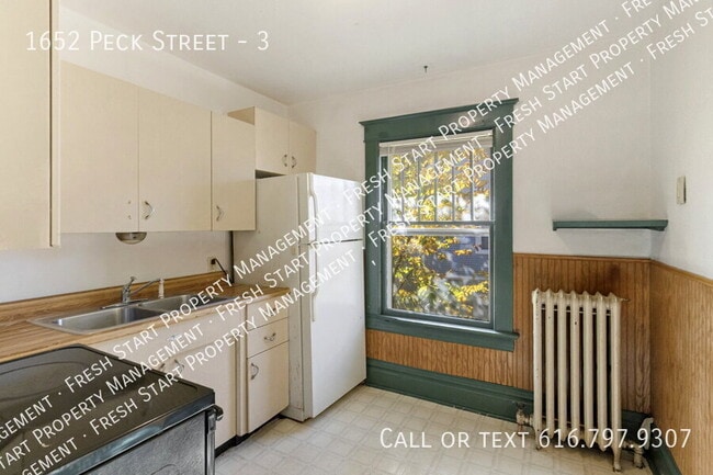 Building Photo - 1652 Peck St