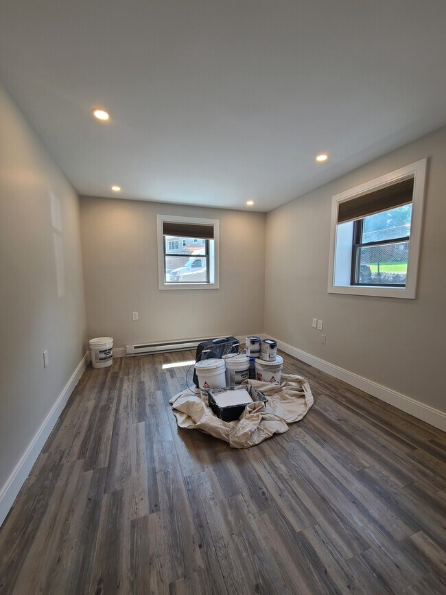 Building Photo - 15 Carson St