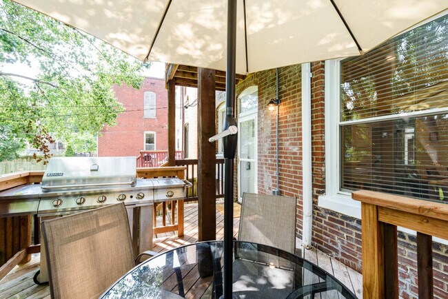 Building Photo - 3971 Juniata St