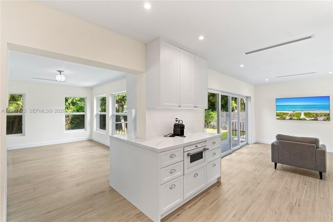 Building Photo - 251 NE 44th St