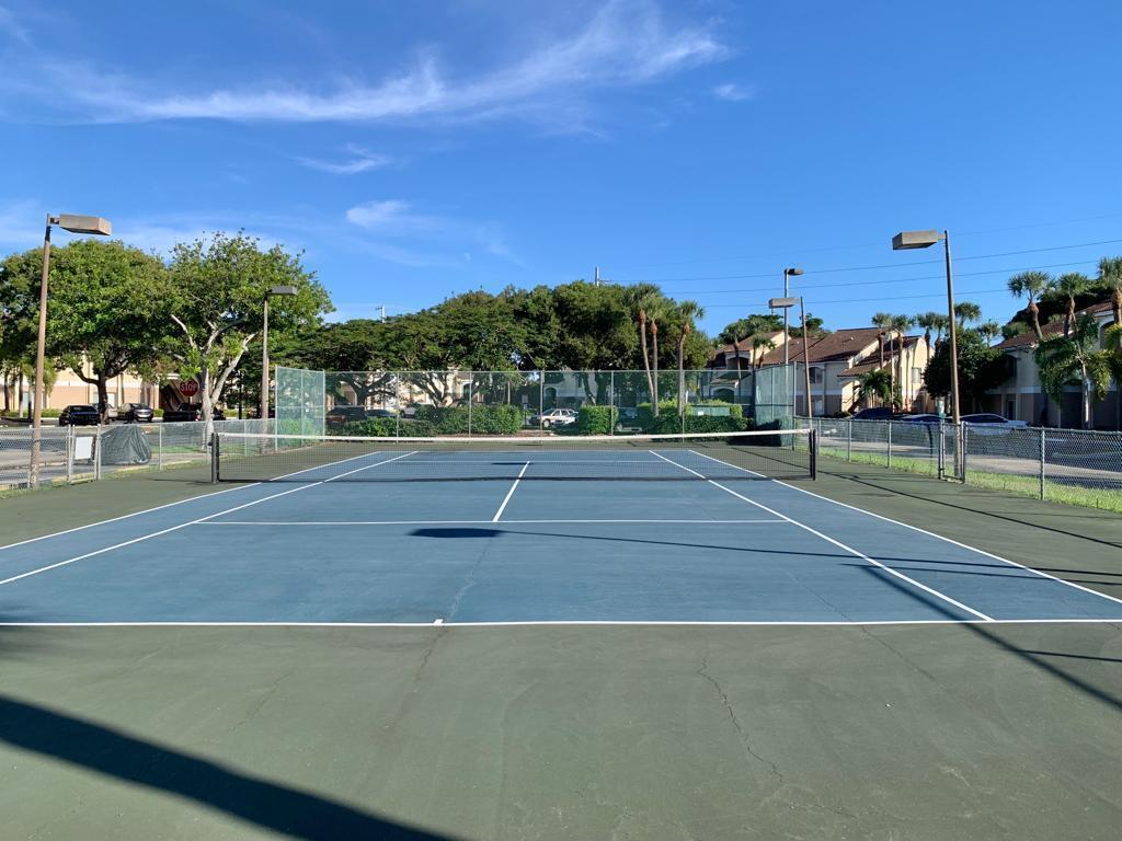 Building Photo - 815 W Boynton Beach Blvd