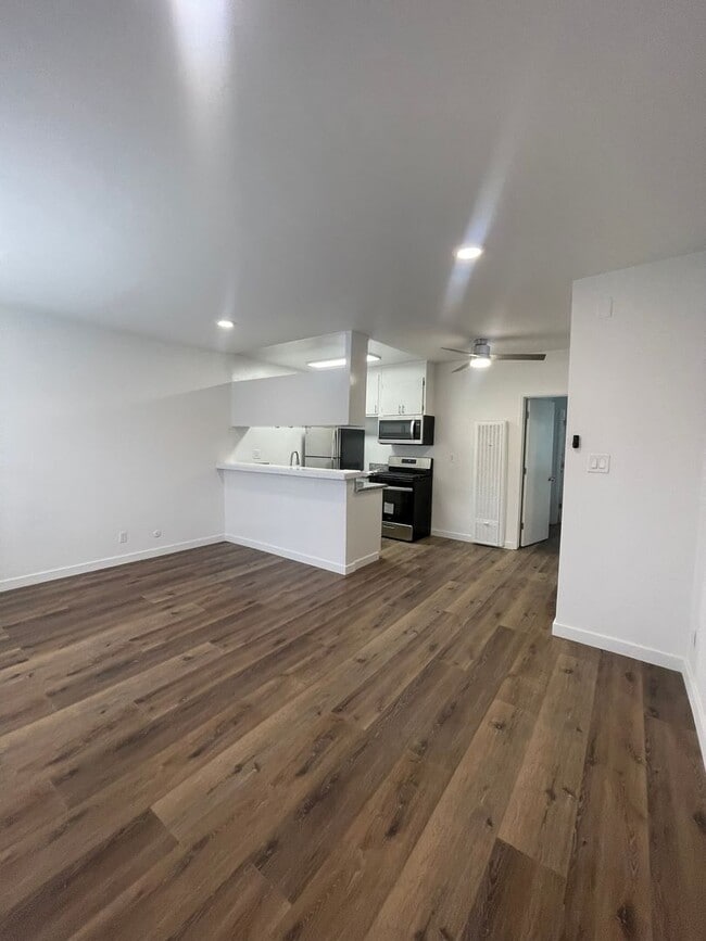 Interior Photo - 1645 N. Winona Blvd