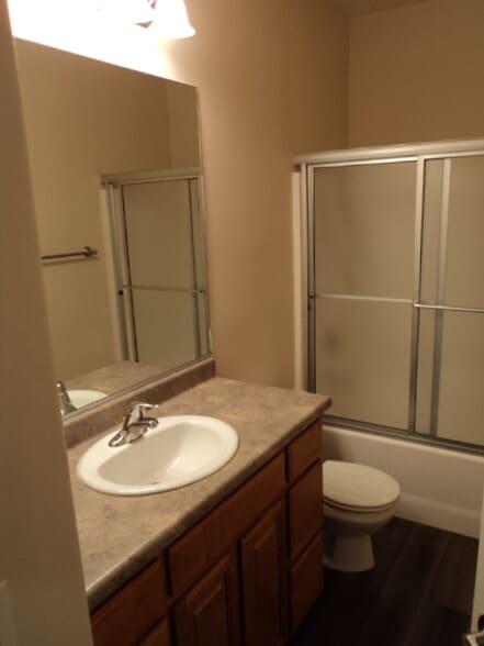 Guest Bath - 96 Desert Willow Ln