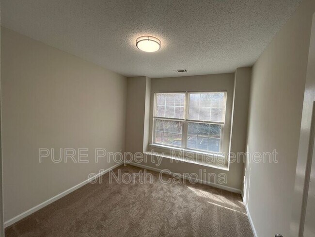 Building Photo - 5285 Ficus Tree Ln