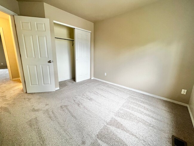 Building Photo - Spacious 4 Bed, 3.5 Bath Home with Finished Basement in South Fort Collins!