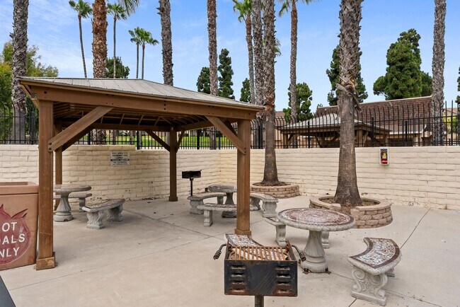 Building Photo - 6908 Camphor Ln