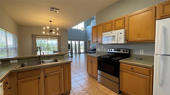 Building Photo - 546 Windsor Pl
