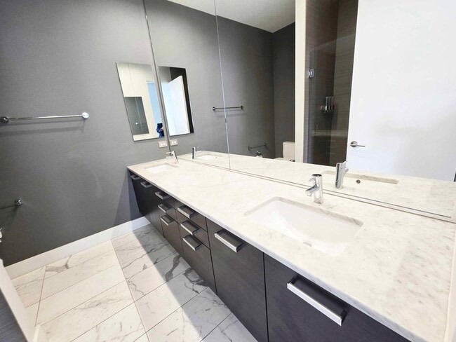 Building Photo - 1100 W Adams St