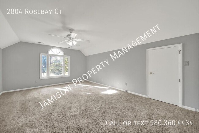 Building Photo - 2804 Rosebay Ct