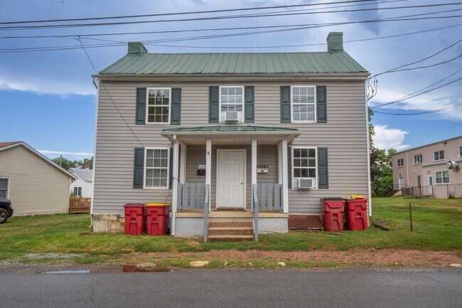 Primary Photo - 210 W North St