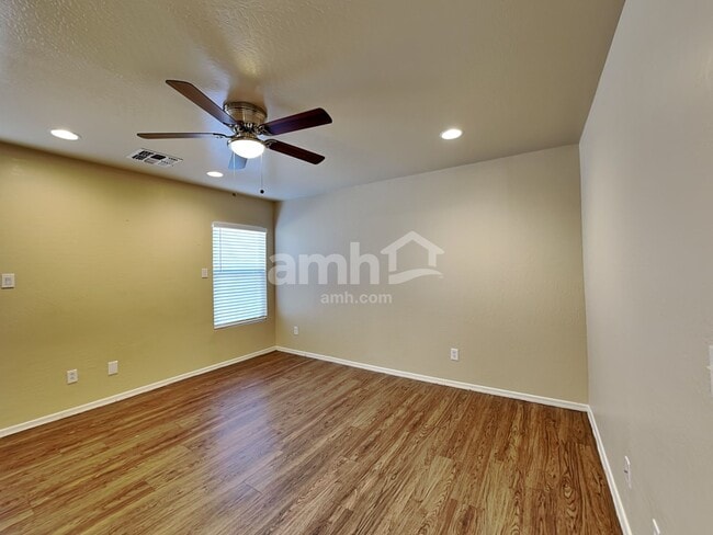 Building Photo - 22644 W Adams Dr