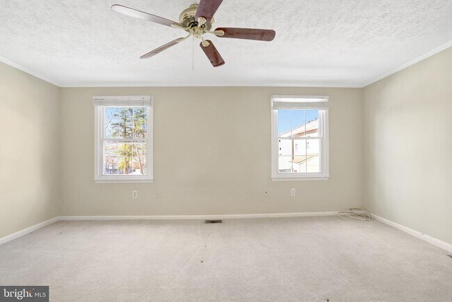 Building Photo - 5759 Independence Cir