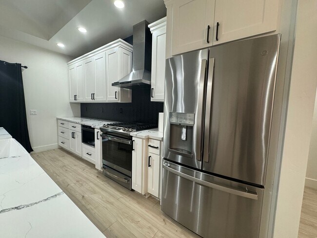 Building Photo - 6129 Lago Grande Dr